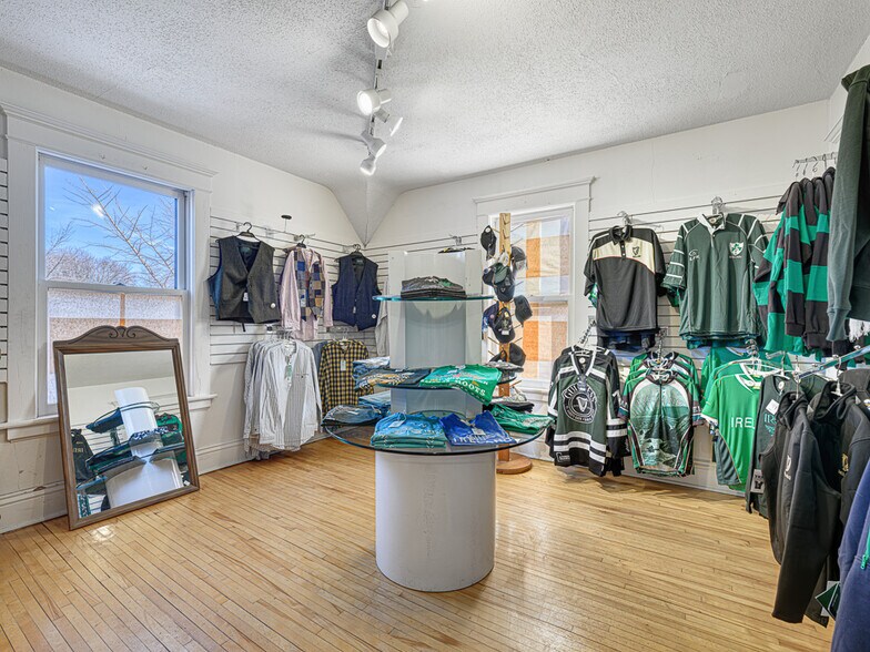 More Photos Of 1124 Grand Ave, Saint Paul Freestanding For Sale