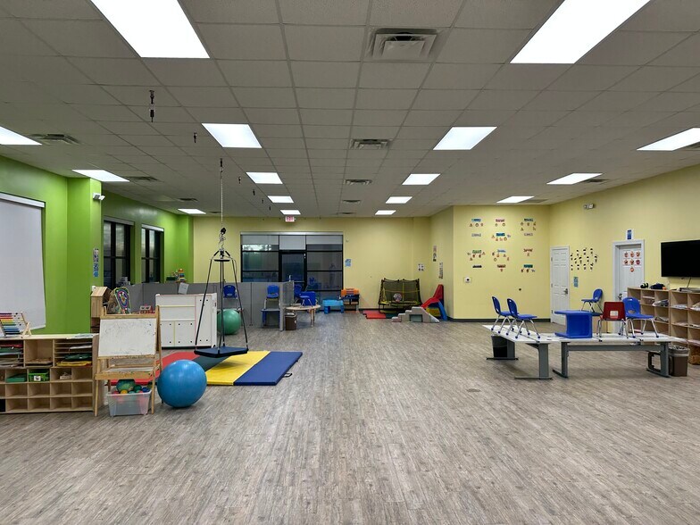 More Photos Of 850-852 Perry Rd, Apex Medical For Lease