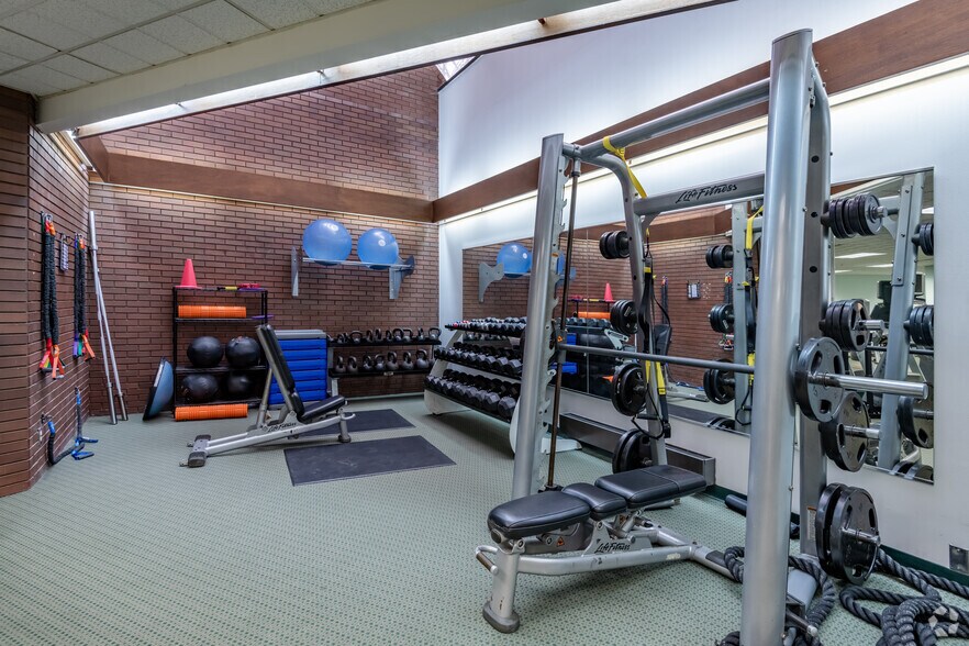 More Photos Of 13555 Bishops Ct, Brookfield Office For Lease