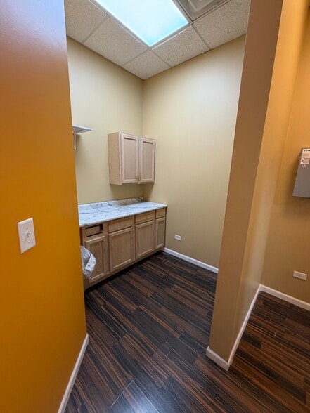 More Photos Of 9003-9025 W 151st St, Orland Park Fast Food For Lease