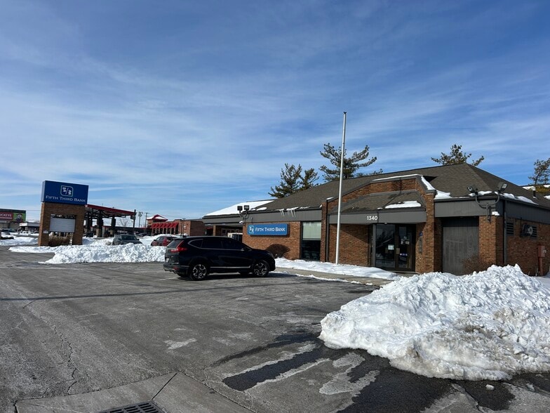 More Photos Of 1340 Bethel Rd, Columbus Bank For Lease