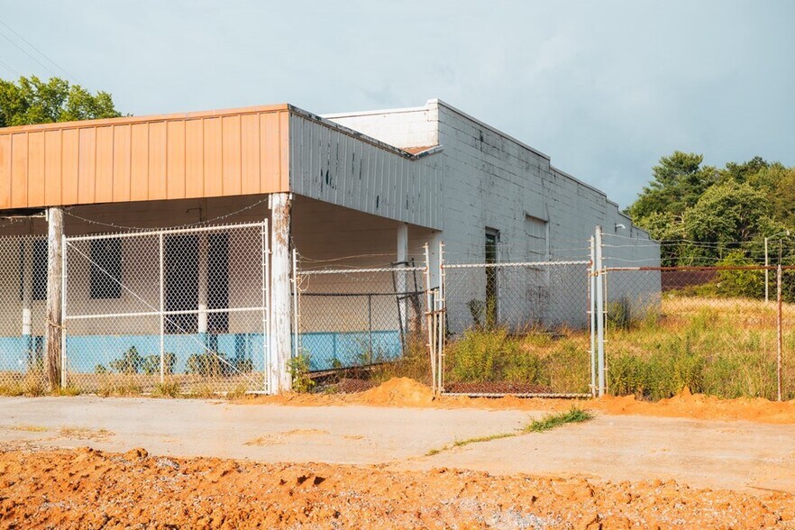 More Photos Of 1470 S Jefferson Ave, Cookeville Showroom For Sale