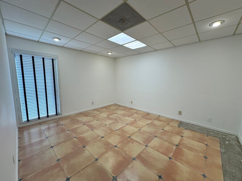 More Photos Of 7800 W Oakland Park Blvd, Sunrise Medical For Lease