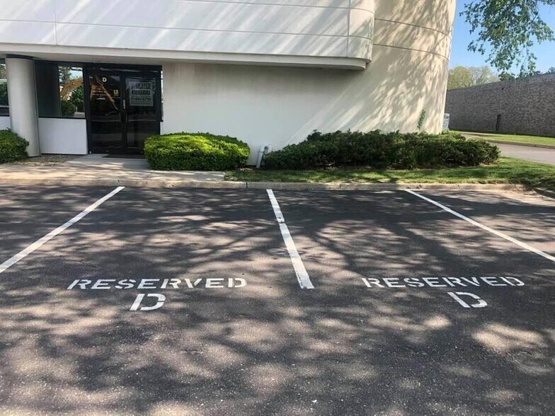 More Photos Of 3555 Veterans Memorial Hwy, Ronkonkoma Office For Sale