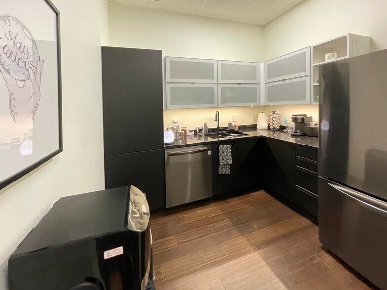 More Photos Of 8165 E Indian Bend Rd, Scottsdale Medical For Lease