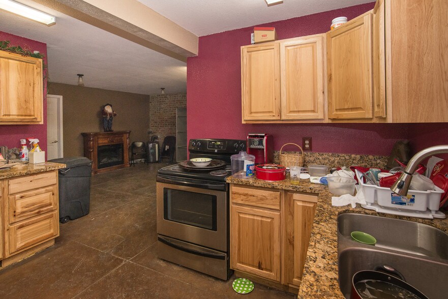 More Photos Of 917 Main St, Woodland Freestanding For Sale