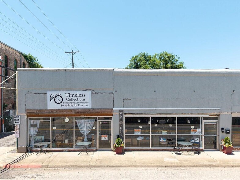 More Photos Of 111 N 3rd St, Ozark General Retail For Sale