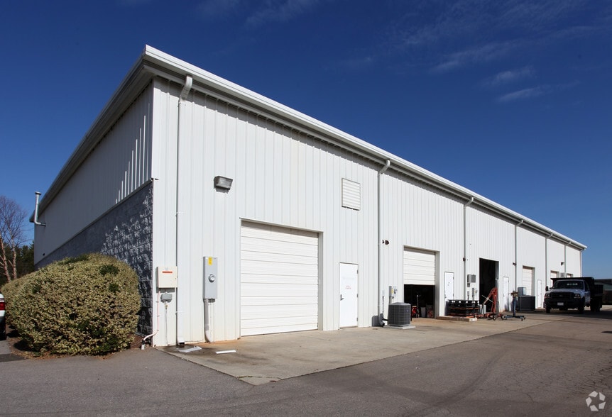 More Photos Of 90 Mosswood Blvd, Youngsville Flex For Lease