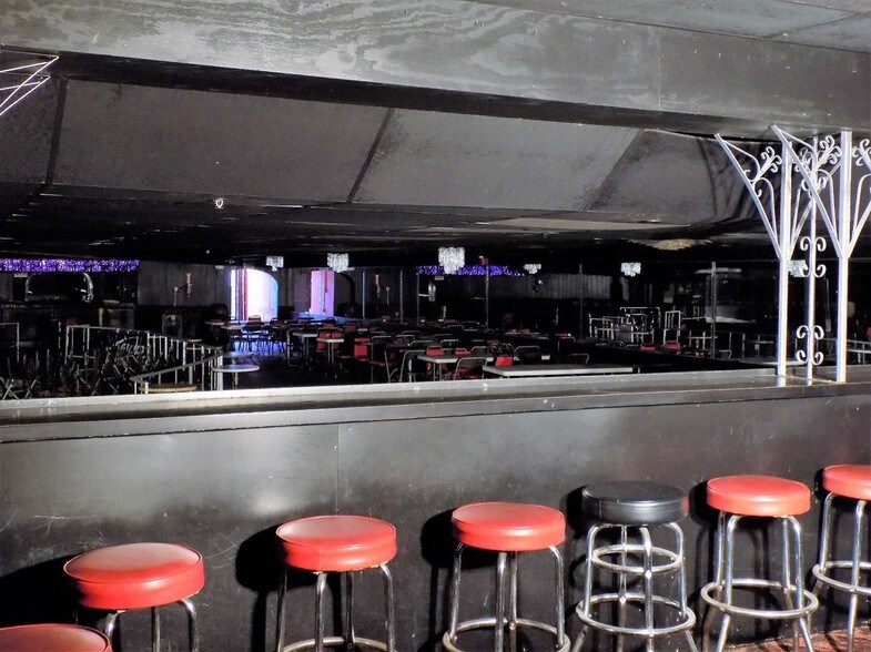 More Photos Of 2403 N Cornell St, Lubbock Bar For Sale