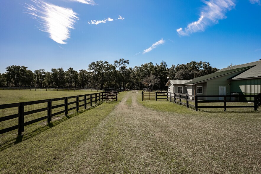 More Photos Of 20221 SW 5th Pl, Dunnellon Specialty For Sale