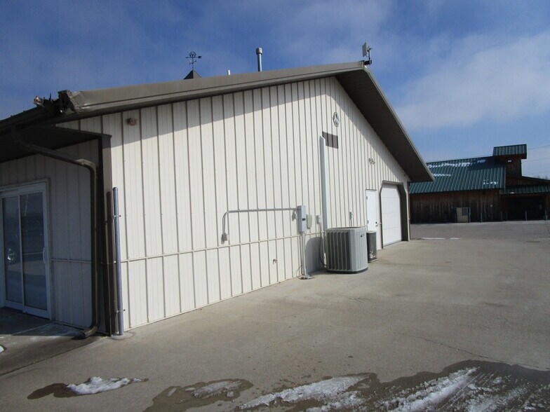 More Photos Of 2006 E Schulman Ave, Garden City General Retail For Lease