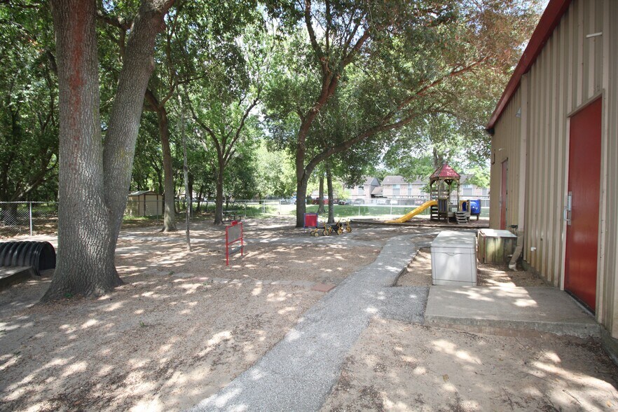 More Photos Of 3421 E Walnut St, Pearland Daycare Center For Sale