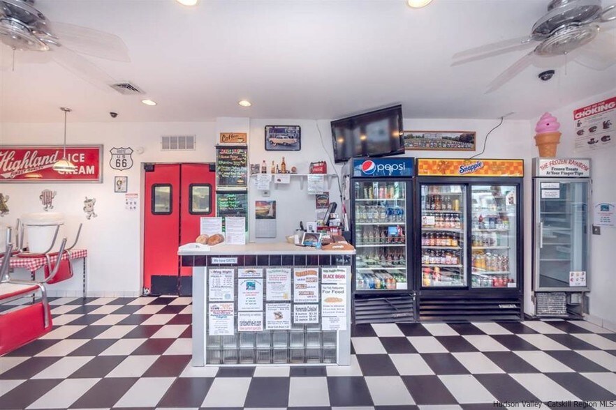 More Photos Of 90 Old Rt-9w, Port Ewen Restaurant For Sale