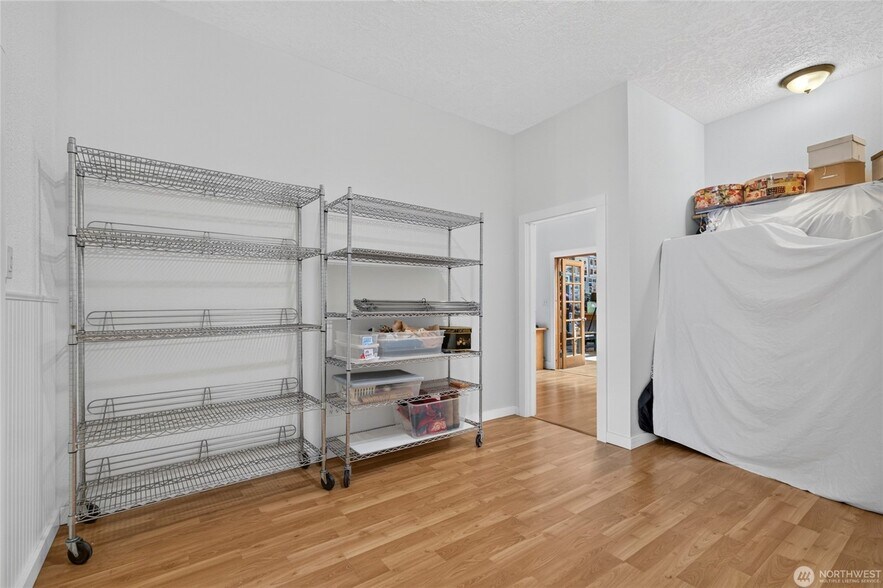 More Photos Of 112 1st Ave S, Ilwaco Storefront For Sale