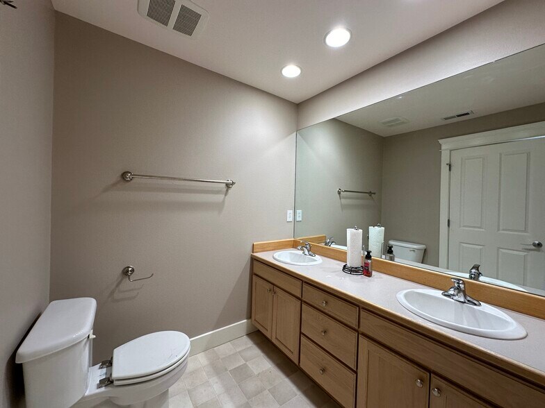 More Photos Of 1465-1495 NE Village St, Fairview Storefront Retail Residential For Sale