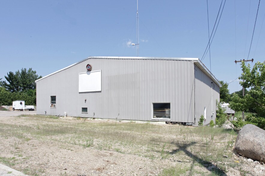 Primary Photo Of 1365 E Main St, Edmore Manufacturing For Sale