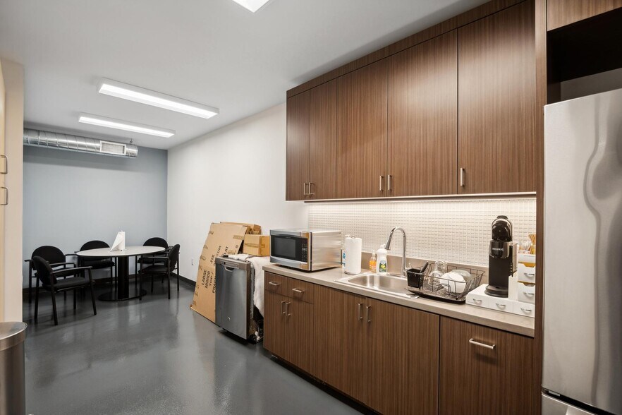 More Photos Of 1000 Calcot Pl, Oakland Warehouse For Sale