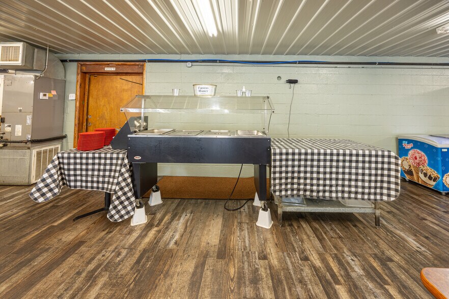 More Photos Of 4053 Hwy E, Oak Ridge Storefront For Sale