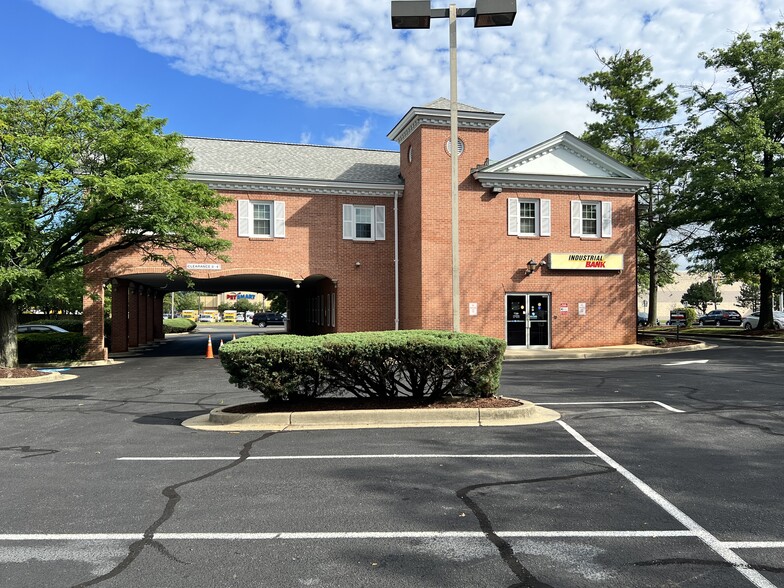 Primary Photo Of 1900 John Hanson Ln, Oxon Hill Bank For Lease