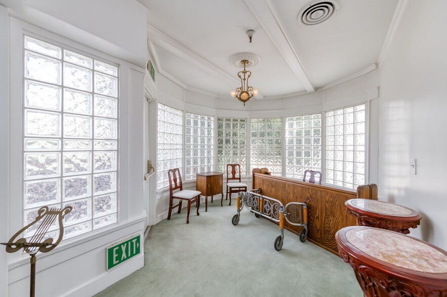 More Photos Of 916 E Divisadero St, Fresno Funeral Home For Sale