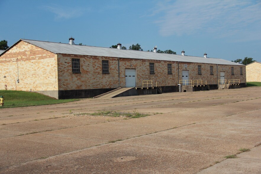 Primary Photo Of 556 Elm Cir, Hooks Unknown For Lease