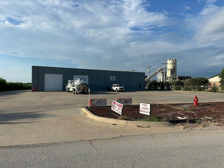 More Photos Of 2404 S Broadway St, Oklahoma City Flex For Sale