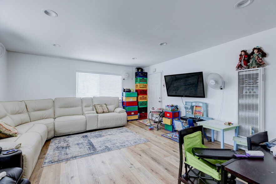 More Photos Of 1720 Cerritos Ave, Long Beach Apartments For Sale