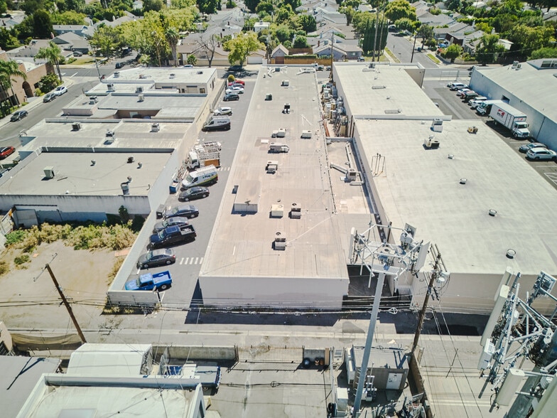 More Photos Of 15013-15019 Califa St, Van Nuys Manufacturing For Lease