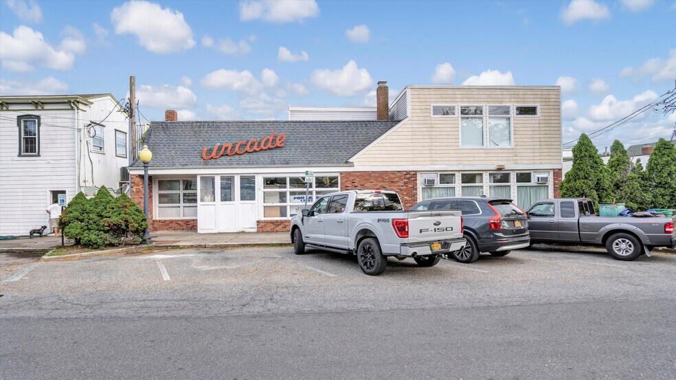 More Photos Of 14 Front St, Greenport Freestanding For Sale