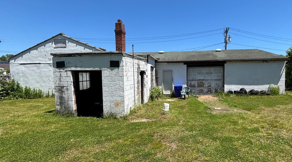 More Photos Of 75 Pease Ave, Middletown Warehouse For Sale