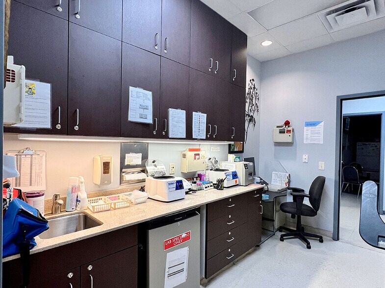 More Photos Of 101 United Dr, Collinsville Freestanding For Lease