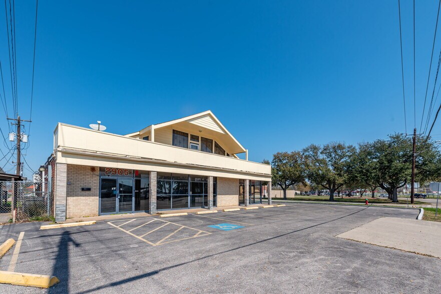 More Photos Of 2905 Southmore Ave, Pasadena Freestanding For Lease