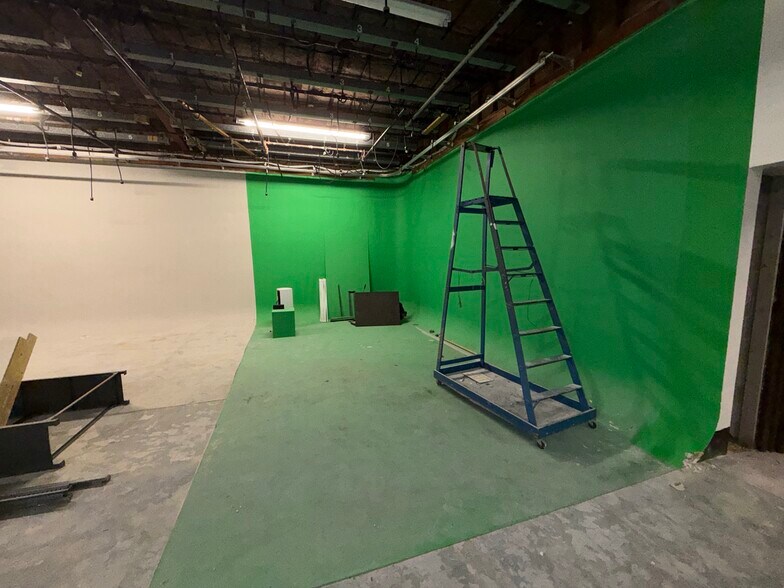 More Photos Of 365 105th Ter NE, Saint Petersburg Specialty For Lease