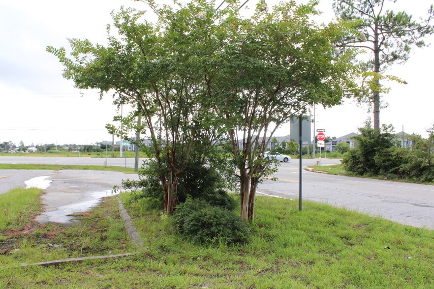 More Photos Of 3931 W Highway 390, Panama City Service Station For Sale