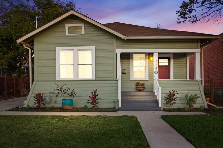 Primary Photo Of 724 N Cherry St, San Antonio Office For Sale