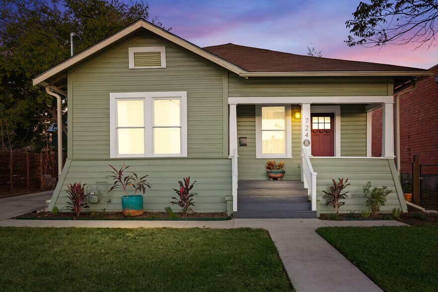More Photos Of 724 N Cherry St, San Antonio Office For Sale
