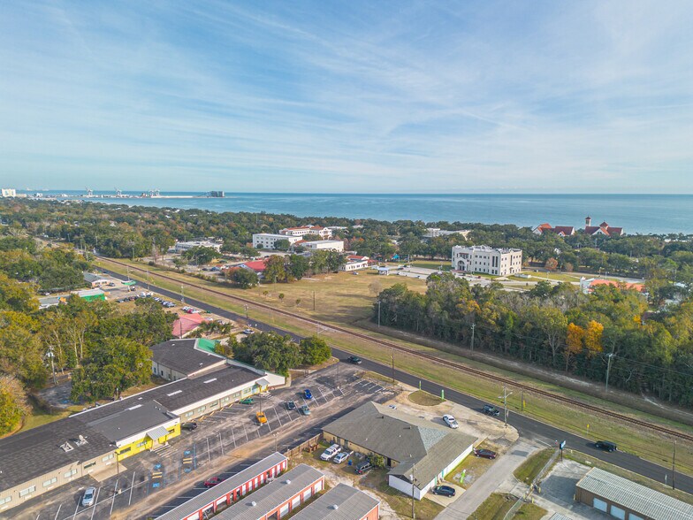 More Photos Of 520 E Railroad St, Long Beach Office For Sale