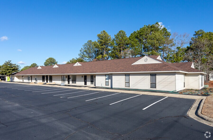 More Photos Of 5841-5851 Ramsey St, Fayetteville Office Residential For Lease