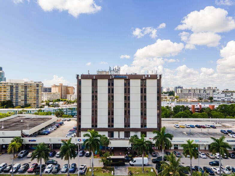 More Photos Of 2500 E Hallandale Beach Blvd, Hallandale Beach Office For Lease
