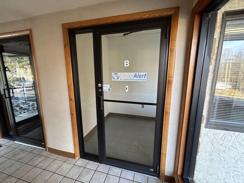 More Photos Of 37 Industrial Blvd, Paoli Light Manufacturing For Lease