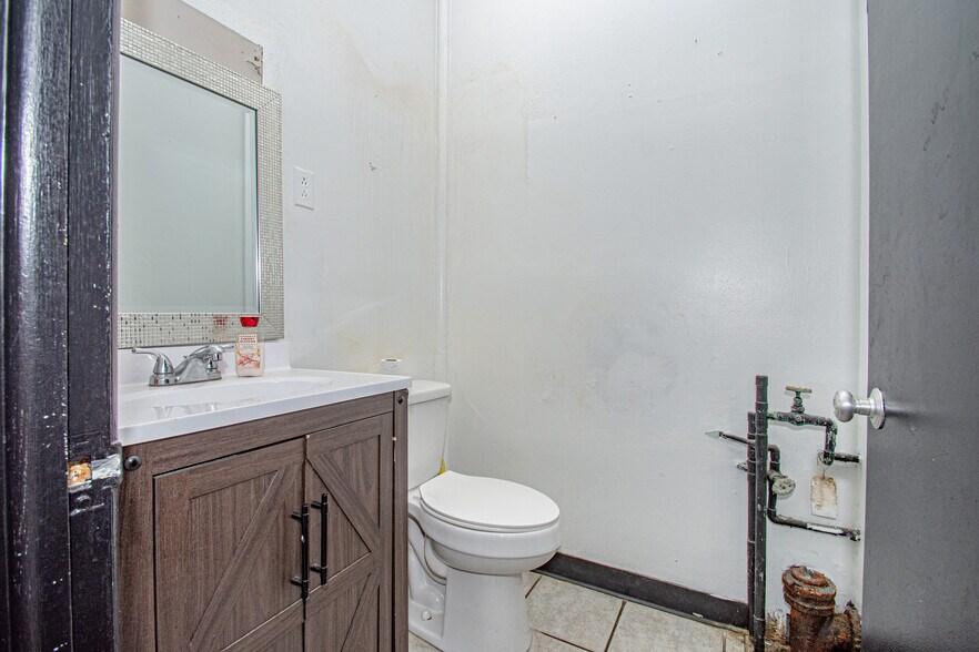 More Photos Of 2333 Catalpa Dr, Dayton Freestanding For Lease