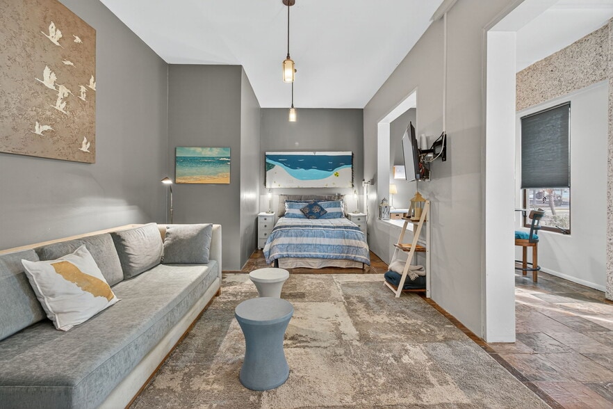 More Photos Of 5657 Shore S blvd, Gulfport Specialty For Sale