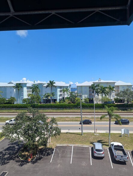 More Photos Of 701 NW Federal Hwy, Stuart Medical For Lease