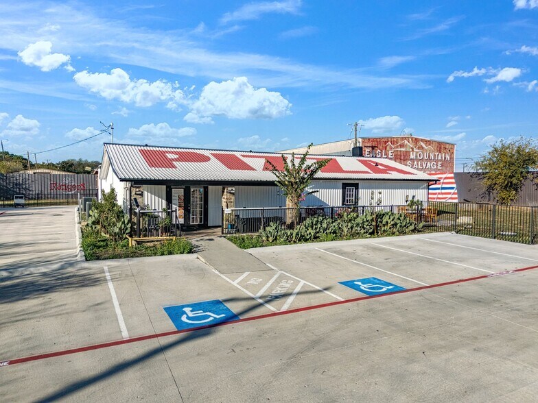 More Photos Of 9805 Jacksboro Hwy, Fort Worth Freestanding For Sale