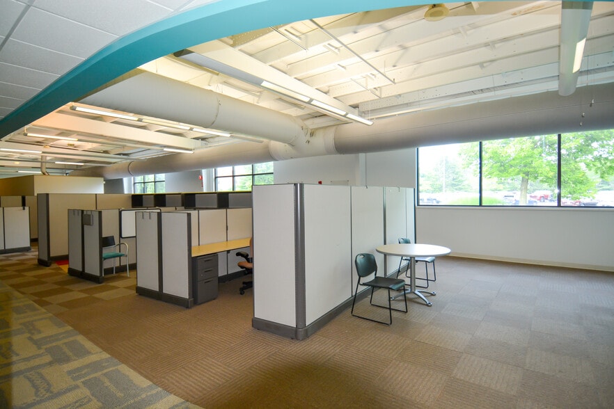 More Photos Of 888 Dayton St, Yellow Springs Warehouse For Lease