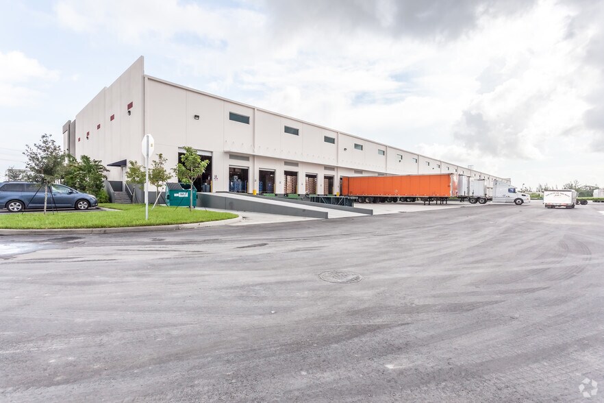 More Photos Of 11200 NW 107th St, Miami Warehouse For Lease