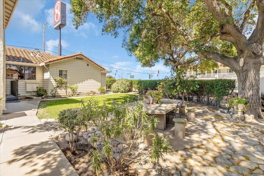 More Photos Of 1013 Front St, Soledad Hotel For Sale