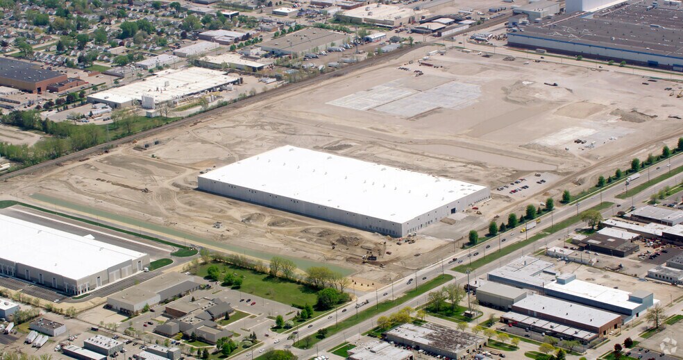 More Photos Of 23950 Mound Rd, Warren Warehouse For Lease