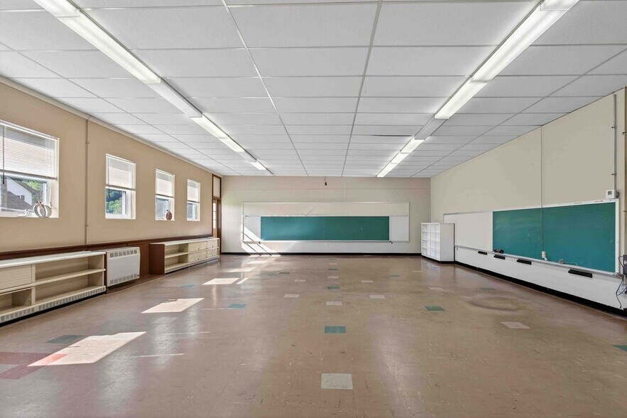 More Photos Of 301 E Main St, Knoxville Office For Lease