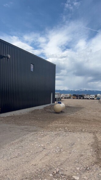 More Photos Of 162 Business Centre Cir, Driggs Warehouse For Lease